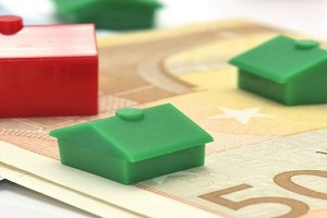 SFRATTI in controtendenza: -5% nei primi 6 mesi del 2015. Dibattito in aula sull’emergenza abitativa
